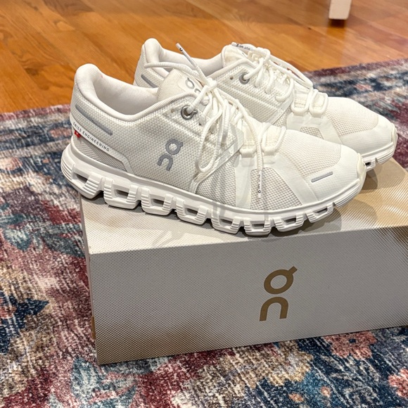 On Clouds Pants - On clouds white sneakers size 6